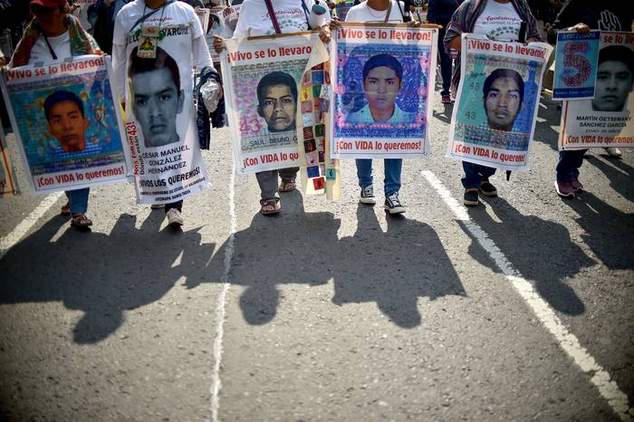 Protesta en Ciudad de México, el 26 de setiembre, a cinco años de la desaparición de los 43 estudiantes de Ayotzinapa.
 · Foto: Rodrigo Arangua