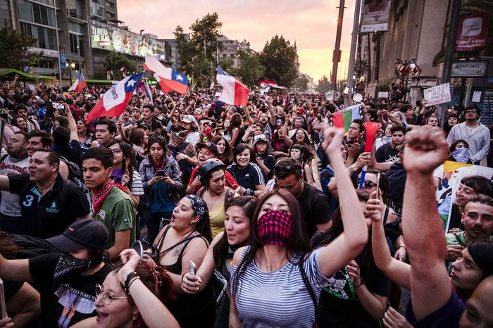 Manifestación, ayer, en Santiago de Chile.
 · Foto: Pedro Ugarte, AFP