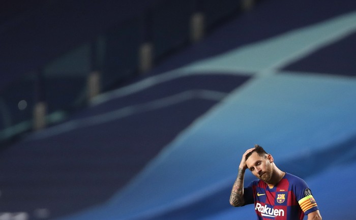 Lionel Messi, durante el partido ante Bayern Munich por cuartos de final de la UEFA Champions League, en el estadio Luz, en Lisboa, el 14 de agosto. 



 · Foto: Manu Fernández, POOL, AFP