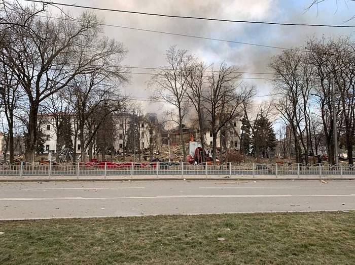 Bombardeos en Mariupol, el 16 de marzo. Foto: Cuenta  de Telegram del gobernador de la región oriental de Donetsk, Pavlo Kirilenko, AFP