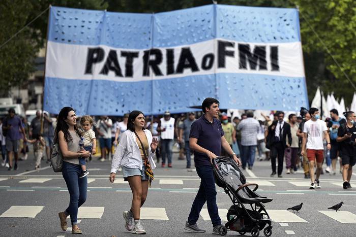 Manifestación frente al Congreso, el 17 de marzo, en Buenos Aires. · Foto: Juan Mabromata,  AFP