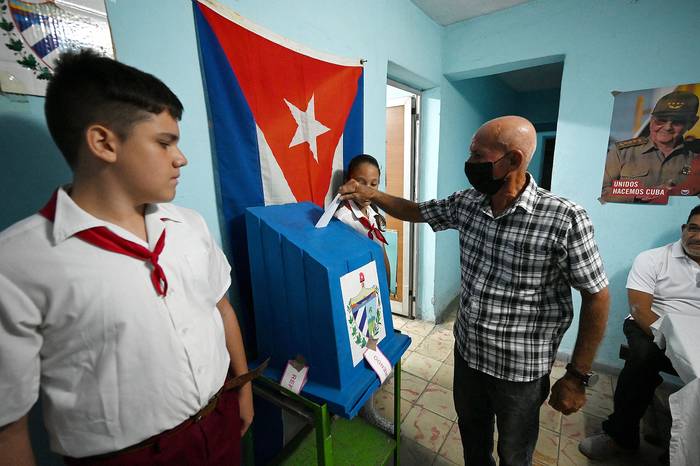 Colegio electoral durante el referéndum sobre el nuevo Código de Familia en La Habana, el 25 de setiembre. · Foto: Adalberto Roque, AFP