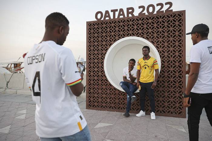 Hinchas de Ghana en Doha, Catar, el sábado 12 de noviembre de 2022. · Foto: Adrian Dennis, AFP
