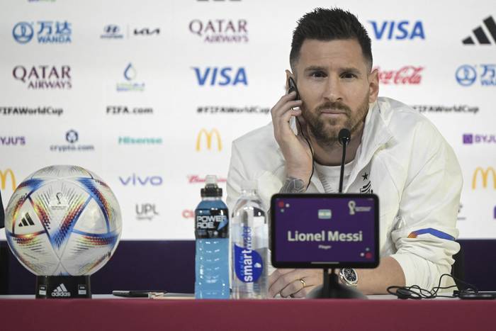 Lionel Messi durante en conferencia de prensa previo al debut de Argentina frente a Arabia Saudita, en Doha. · Foto: Juan Mabromata,  AFP