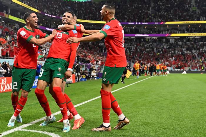 Youssef En-Nesyri (c), de Marruecos festeja su gol a Portugal, el 10 de diciembre en Doha. · Foto: Patricia de Melo Moreira, AFP