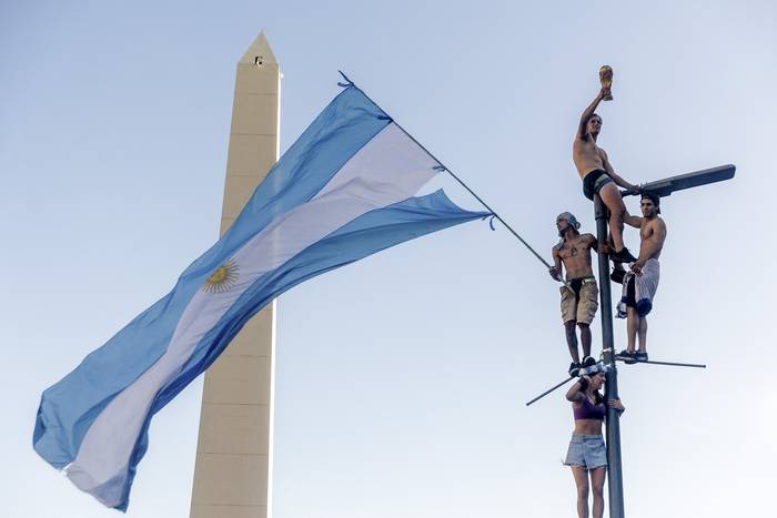 Festejos en el Obelisco de Buenos Aires. · Foto: Tomás Cuesta, AFP