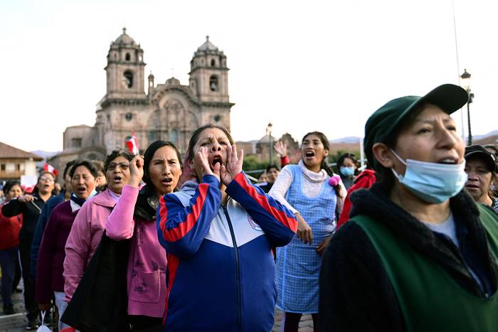 Protesta de partidarios de Pedro Castillo, el 20 de diciembre, en la Plaza de Armas de Cusco, Perú. · Foto: Martin Bernetti / AFP
