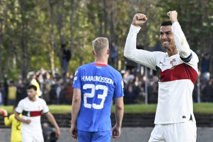 Cristiano Ronaldo, luego de convertir el primer gol de su selección ante Islandia, en Reikiavik. · Foto: Halldor Kolbeins, AFP
