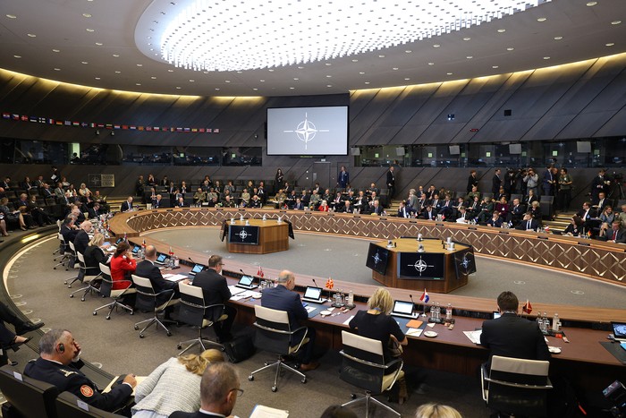 Reunión de la sesión de ministros de Defensa del Consejo del Atlántico Norte, el 12 de octubre, en la sede de la OTAN, en Bruselas. · Foto: Simon Wohlfahrt, AFP