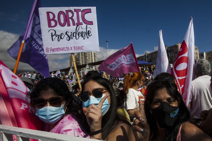 Acto en apoyo a Gabriel Boric, el 14 de diciembre, en Antofagasta, Chile. · Foto: Glenn Arcos, AFP
