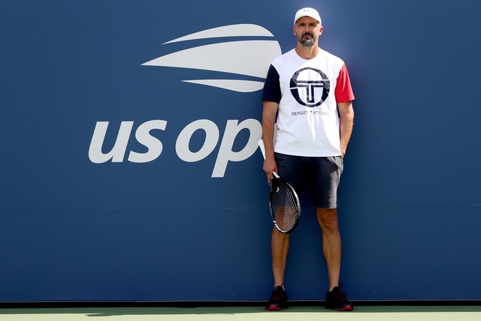 Goran Ivanisevic, de Serbia, observa cómo Novak Djokovic practica para el US Open en el Centro Nacional de Tenis Billie Jean King, en Nueva York. Matthew Stockman / Getty Images / AFP