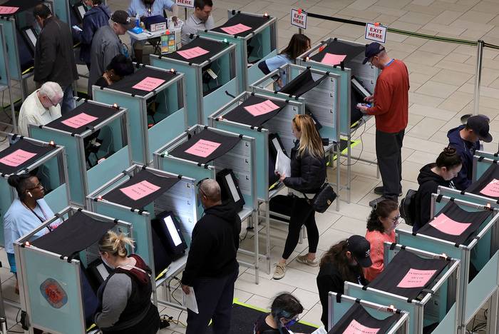 Mesas de votación en Las Vegas, Nevada (08.11.2022). · Foto: Ethan MIller / Getty Images North America / AFP