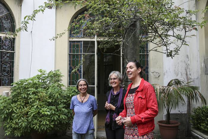 Marcela Tobella, del Museo Nacional de Antropología, Silvia Soller y Moira sotelo, en el Museo Nacional de Antropología. Foto:  Pablo La Rosa