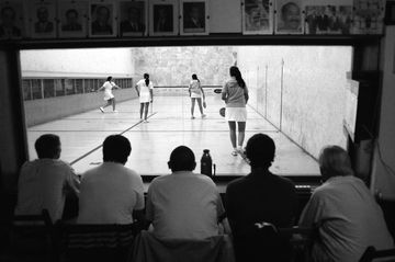 Vista desde la platea de fondo del partido de exhibición femenino Vista desde la platea de fondo del partido de exhibición femenino