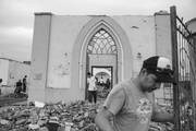 Iglesia luego del tornado en Dolores, Soriano, hoy sábado. Foto: Santiago Mazzarovich.