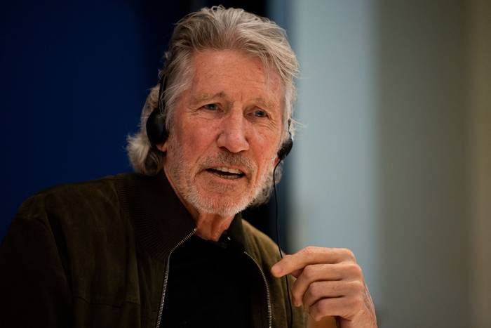 Roger Waters, durante su visita a Uruguay, en la sede del PIT-CNT (archivo, noviembre de 2018). · Foto: Santiago Mazzarovich / adhocFOTOS