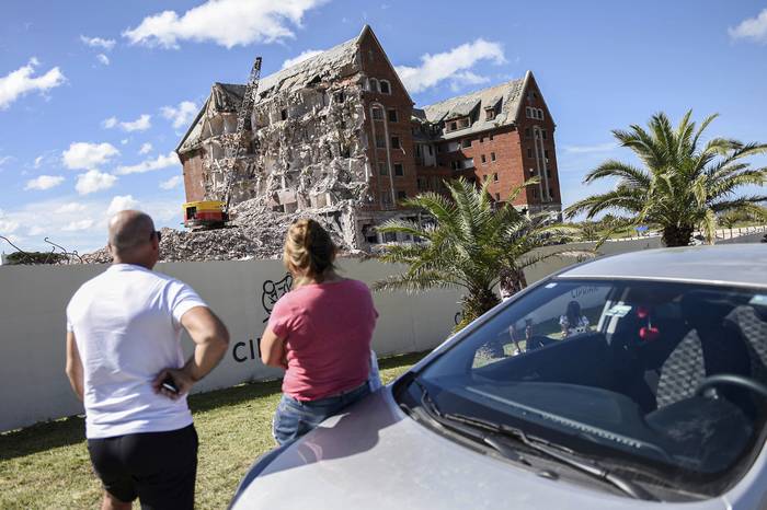 Demolición del Hotel San Rafael. (archivo, abril de 2019) · Foto: Nicolás Celaya / adhocFOTOS