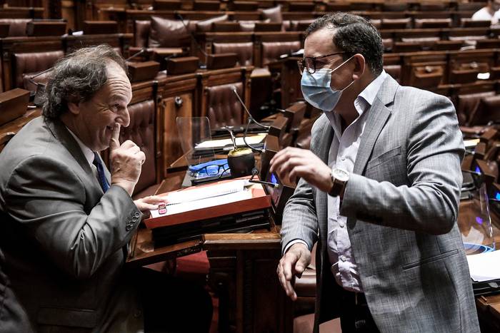 Eduardo Lust y Álvaro Perrone, en la Cámara de Diputados del Palacio Legislativo (archivo, diciembre de 2021). · Foto: Javier Calvelo, adhocFOTOS