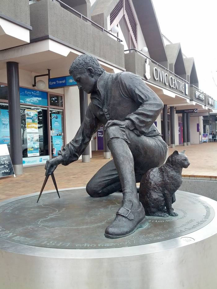 Estatua de Matthew Flinders y su gato Trim, en Port Lincoln, Australia.