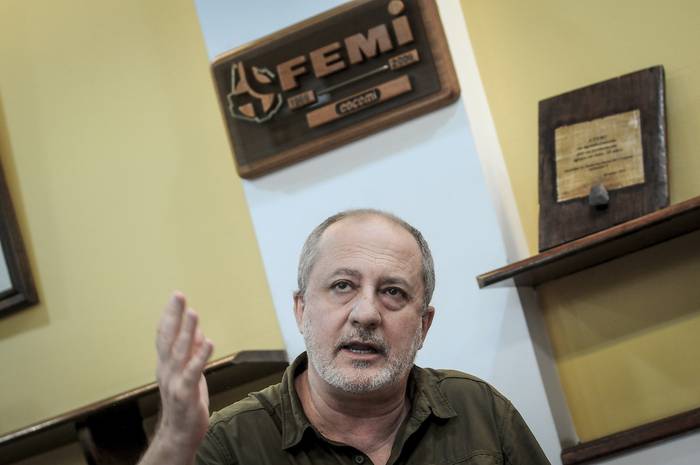 Daniel Ayala en la sede de FEMI, en Montevideo (archivo, enero de 2022). · Foto: Javier Calvelo, adhocFOTOS