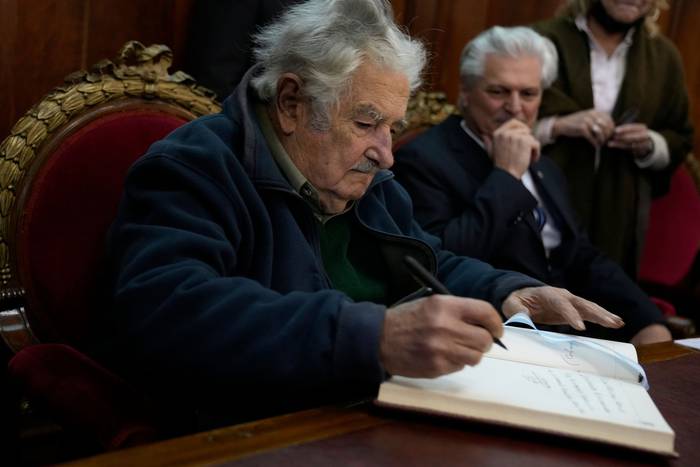 José Mujica, recibió el título de Doctor Honoris Causa de la Universidad Nacional de Río Cuarto (UNRC), en el paraninfo de la UdelaR, el 29 de junio, en Montevideo. · Foto: Daniel Rodríguez, adhocFOTOS