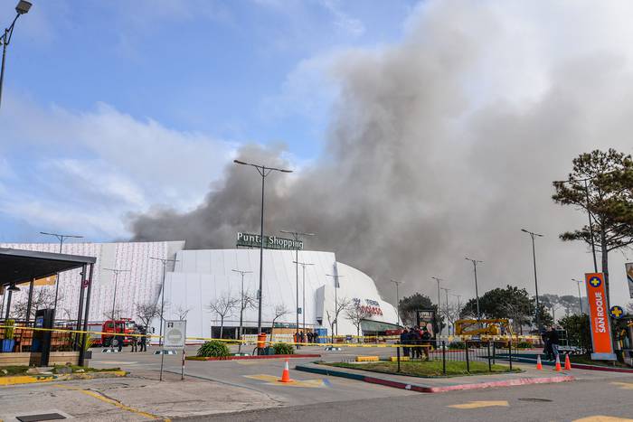 Incendio en Punta Shopping de Punta del Este, el 7 de agosto. · Foto: Natalia Ayala
