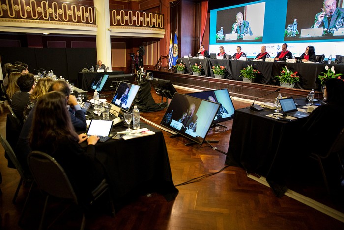 Sesión de la Corte Interamericana de Derechos Humanos, por el caso Asociación Civil Memoria Activa Vs. Argentina en el edificio del Mercosur en Montevideo (14.10.2022). · Foto: Mauricio Zina, adhocfotos