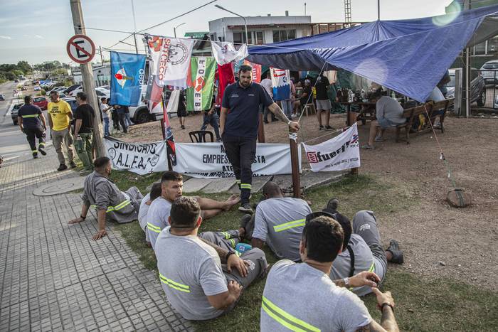 Ocupación de la planta de Acodike, el 11 de abril, en La Tablada. · Foto: Camilo dos Santos