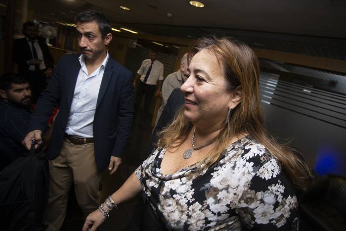 Irene Moreira, tras la reunión con la bancada, el 5 de mayo,  en el edificio anexo del Palacio Legislativo. · Foto: .