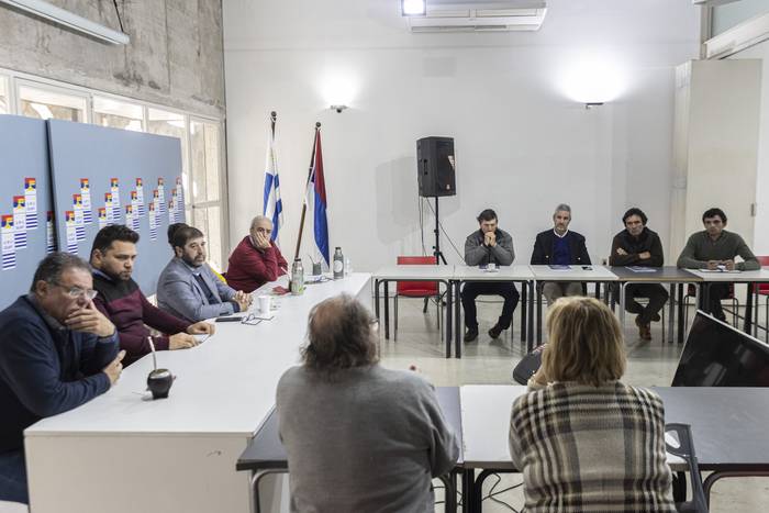 Reunión entre representantes del Frente Amplio y de Un Solo Uruguay, en La Huella de Seregni (19.09.2023). · Foto: Ernesto Ryan