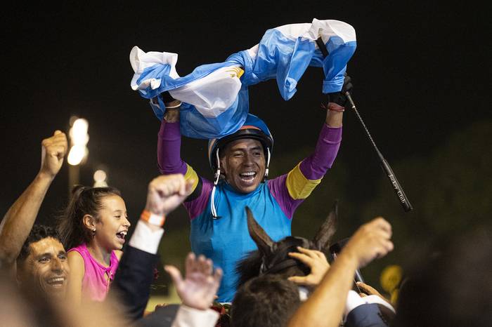 El ganador del Gran Premio Ramirez  2024 fue el jockey  argentino William Pereyra con el caballo Ever Daddy. Foto: Alessandro Maradei