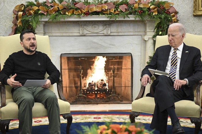 Volodímir Zelenski y Joe Biden, en el Salón Oval de la Casa Blanca, en Washington. · Foto: Mandel Ngan, AFP