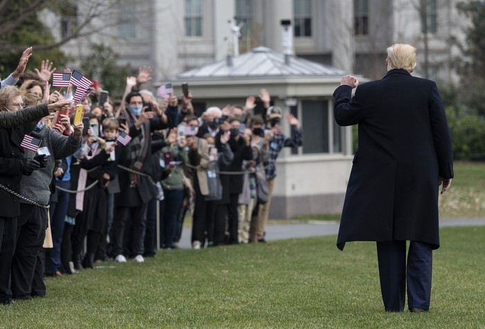 Donald Trump, sale de la Casa Blanca, el 12 de diciembre, en Washington, DC. · Foto: Andrew Caballero-Reynolds, AFP