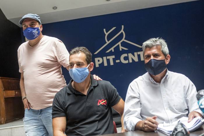 Gabriel Molina, Carlos Clavijo y Ramón Ruiz, este martes en la sede del PIT-CNT. · Foto: .
