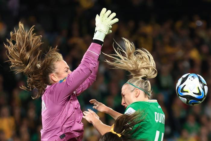 Courtney Brosnan, de Irlanda, durante el partido entre Irlanda y Australia, por el Mundial de fútbol femenino, este jueves, en Sídney. · Foto: Mark Evans, EFE