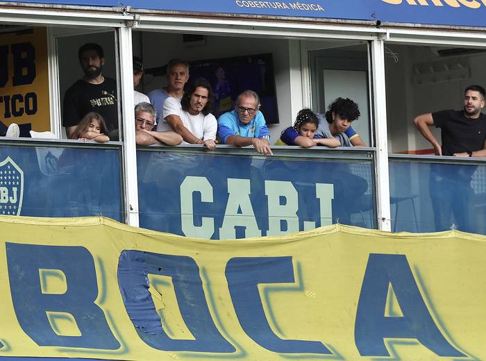 Edinson Cavani (c), durante el partido de la Copa de la Liga Argentina de Fútbol entre Boca Juniors y Central Córdoba, el 14 de febrero, en el estadio La Bombonera de Buenos Aires. · Foto: Alejandro Pagni, AFP