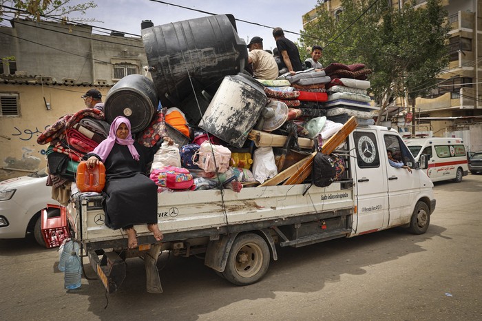 Refugiados palestinos se movilizan en Rafah. foto: s/d de autor, afp