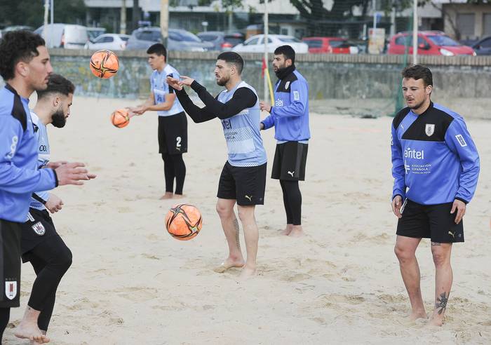 Entrenamiento de la selección de fútbol playa, el 2 de setiembre, en la playa Pocitos · Foto: Federico Gutiérrez