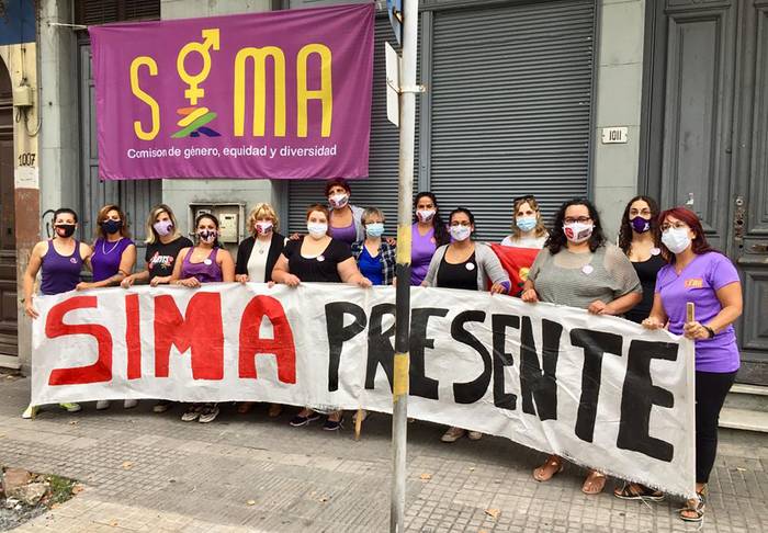 Trabajadoras de SIMA, este lunes. · Foto: s/d de autor