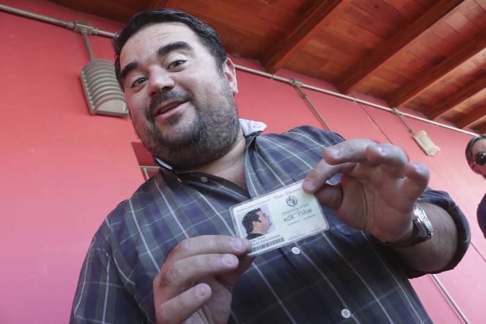 El intendente de Paysandú, Nicolás Olivera, cuando concurrió a votar. · Foto: Milton Cabrera