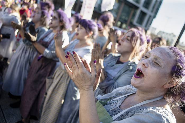Movilización de mujeres del PIT-CNT por el Día Internacional de la Mujer (archivo, marzo de 2022). · Foto: .