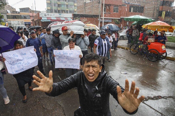 Movilizaciones en repudio al asesinato de manifestantes en enfrentamientos con la policía, en la ciudad de Ayacucho (17.12.2022). · Foto:  Miguel Gutiérrez, Efe