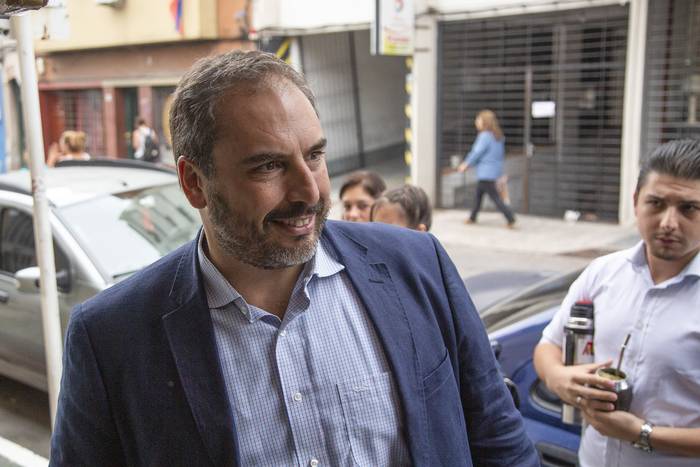 Pablo Ferreri, llegando a la sede del Frente Amplio. (archivo, enero de 2020) · Foto: .