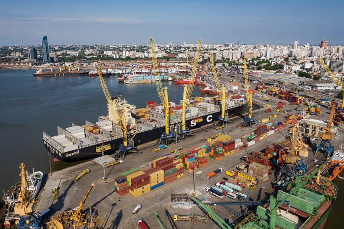 Vista del Puerto de Montevideo (archivo, diciembre de 2019). · Foto: Nicolás Celaya / adhocFOTOS