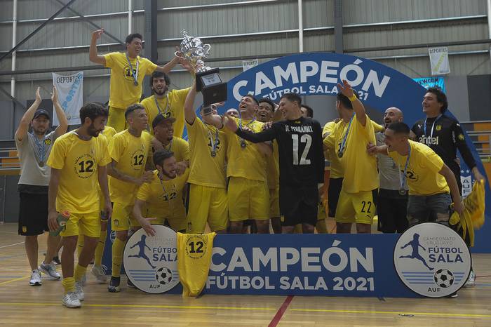 Peñarol campeón de Futsal al vencer a Boston River,  en el Polideportivo de Las Piedras. · Foto: Federico Gutiérrez