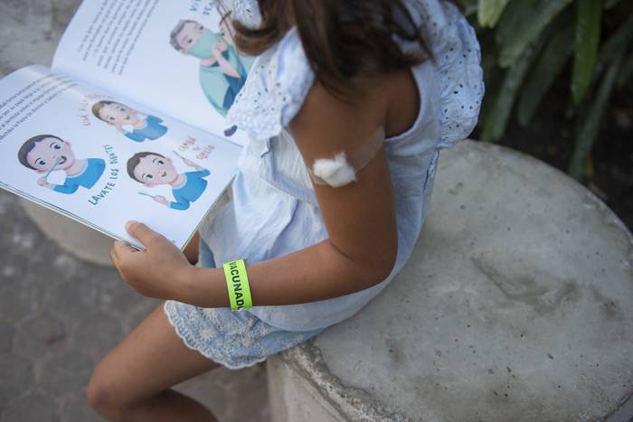 Primer día de vacunación contra el Covid 19 en niños, en el Centro Hospitalario Pereira Rossell, en Montevideo (archivo, enero de 2022). · Foto: Alessandro Maradei