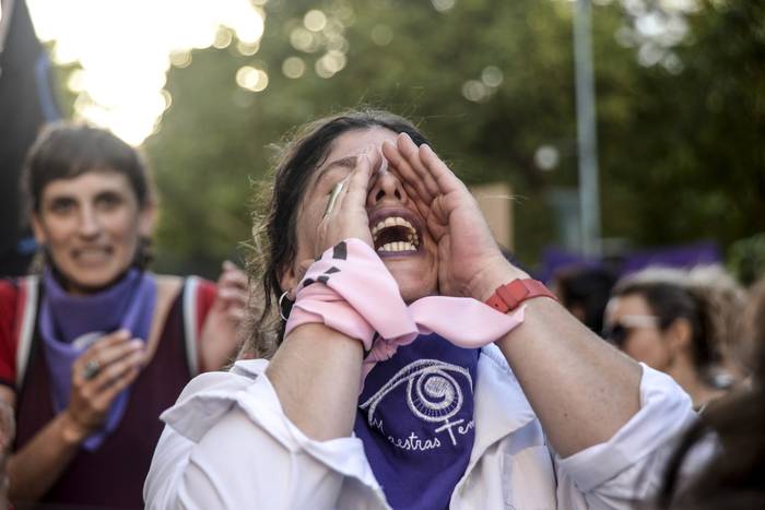 Marcha del Día Internacional de la Mujer, el 8 de marzo de 2022 en Montevideo. · Foto: Natalia Rovira