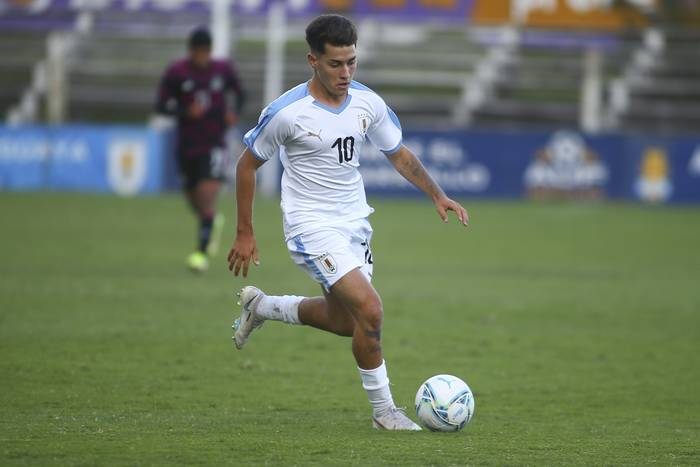 Augusto Scarone, durante un partido Urguay - México  Sub 20,  en el Parque Capurro. (archivo, marzo de 2022) · Foto: .