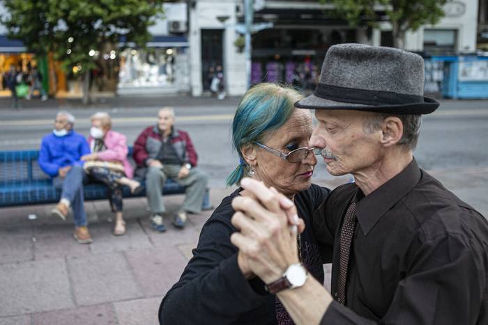Tango en la Avenida 18 de Julio (archivo, abril de 2022). · Foto: .