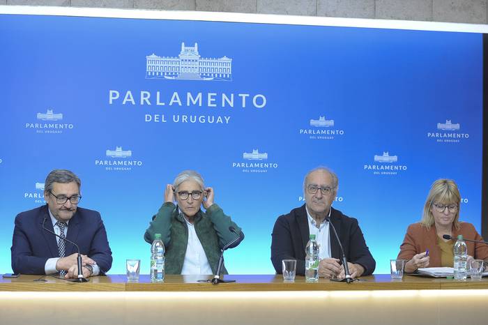 Luis Gallo, Lucía Etcheverry, Gustavo Olmos y Cristina Lustemberg. · Foto: Federico Gutiérrez